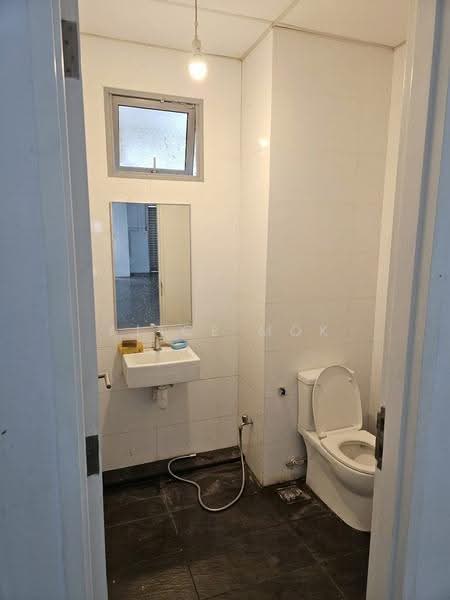 North Spring Bizhub, 11 Yishun industrial Street 1, Sembawang / Yishun, 1,507 sqft, Light Industrial (B1) For Rent, by Alice Mok, 500186548 - Bathroom - CommercialGuru.com.sg