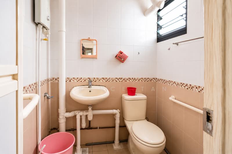745 Yishun Street 72, 745 Yishun Street 72, 2 Bedrooms, 721 sqft, HDB Flat For Sale, by Terence Tan, 500186549 - Bathroom - PropertyGuru.com.sg