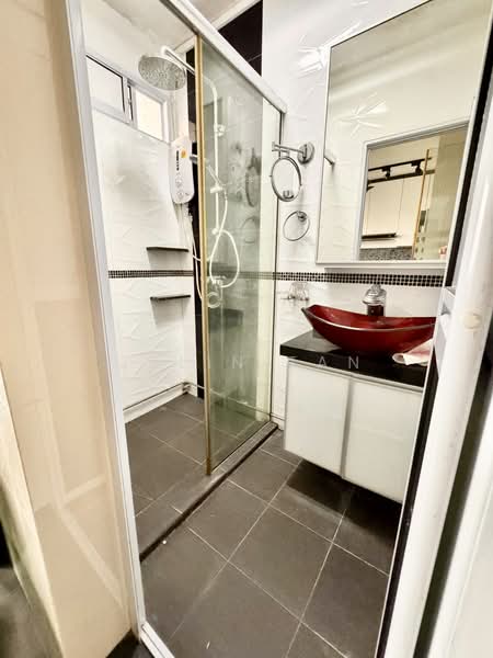103 Henderson Crescent, 103 Henderson Crescent, 3 Bedrooms, 797 sqft, HDB Flat For Sale, by Julin Tan, 500186553 - Bathroom - PropertyGuru.com.sg