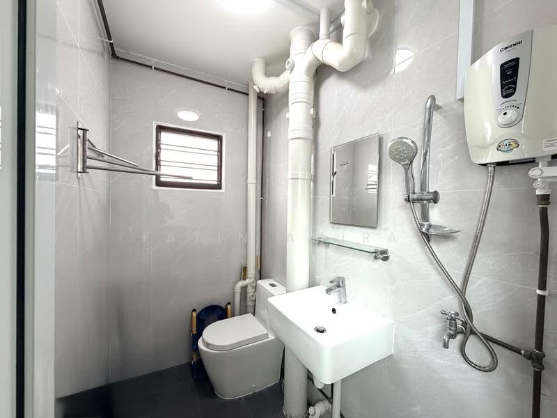 143 Petir Road, 143 Petir Road, 2 Bedrooms, 786 sqft, HDB Flat For Sale, by Fatin Amira, 500186559 - Bathroom - PropertyGuru.com.sg