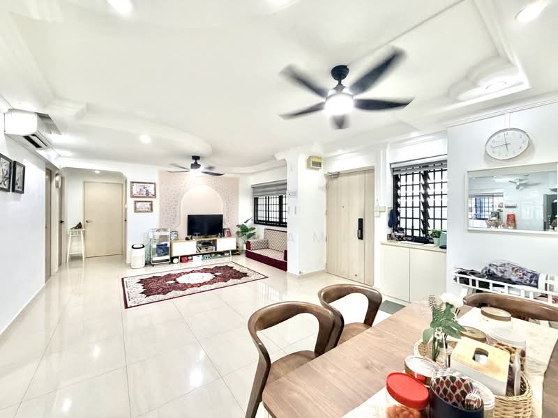 703 Tampines Street 71, 703 Tampines Street 71, 3 Bedrooms, 1,076 sqft, HDB Flat For Sale, by Fatin Amira, 500186565 - Living Room - PropertyGuru.com.sg