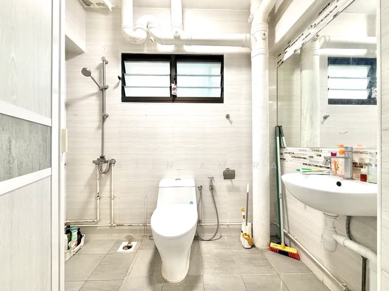 703 Tampines Street 71, 703 Tampines Street 71, 3 Bedrooms, 1,076 sqft, HDB Flat For Sale, by Fatin Amira, 500186565 - Bathroom - PropertyGuru.com.sg