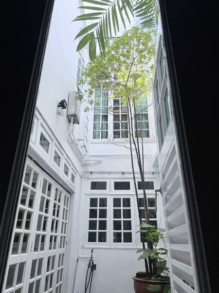 Cairnhill Conservation House, Cairnhill road, 3 Bedrooms, 2,500 sqft, Conservation House For Rent, by Ella Sherman, 500186584 - Exterior - PropertyGuru.com.sg