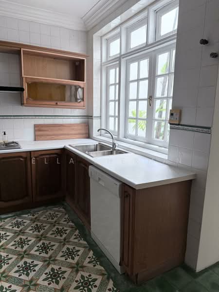 Cairnhill Conservation House, Cairnhill road, 3 Bedrooms, 2,500 sqft, Conservation House For Rent, by Ella Sherman, 500186584 - Kitchen - PropertyGuru.com.sg