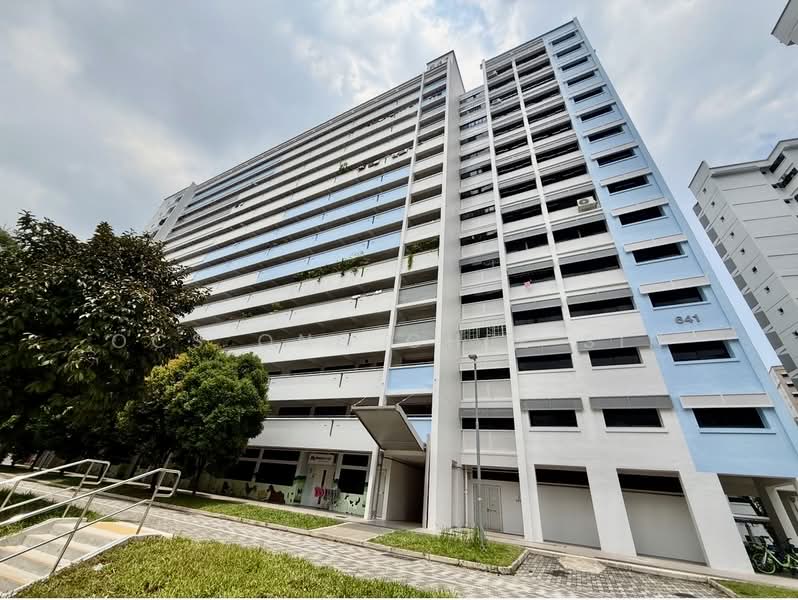 641 Jurong West Street 61, 641 Jurong West Street 61, 3 Bedrooms, 1,076 sqft, HDB Flat For Sale, by OCS ONG CHEE SIN, 500186585 - Exterior - PropertyGuru.com.sg