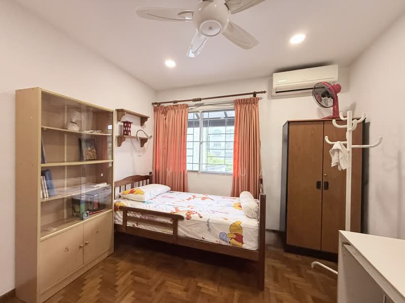 Thomson Garden Estate, Sin Ming Road, 3 Bedrooms, 1,450 sqft, Terraced House For Sale, by Roy Chua, 500186588 - Bedroom - PropertyGuru.com.sg