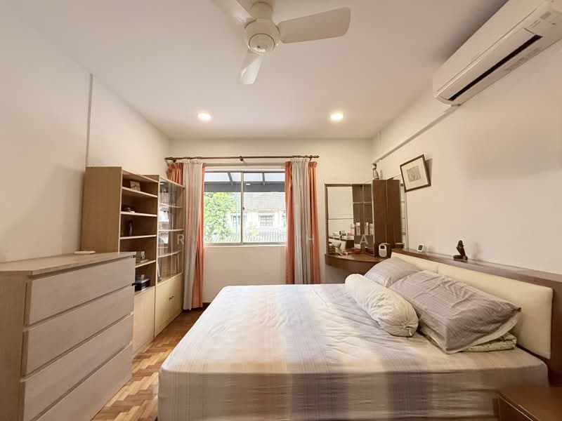 Thomson Garden Estate, Sin Ming Road, 3 Bedrooms, 1,450 sqft, Terraced House For Sale, by Roy Chua, 500186588 - Bedroom - PropertyGuru.com.sg