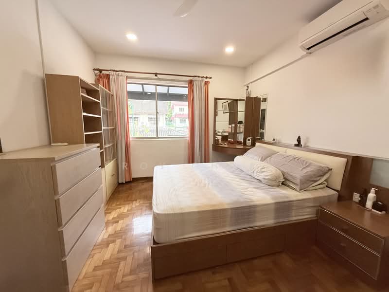 Thomson Garden Estate, Sin Ming Road, 3 Bedrooms, 1,450 sqft, Terraced House For Sale, by Roy Chua, 500186588 - Bedroom - PropertyGuru.com.sg