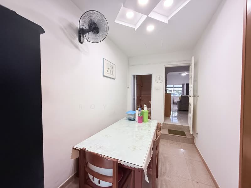 Thomson Garden Estate, Sin Ming Road, 3 Bedrooms, 1,450 sqft, Terraced House For Sale, by Roy Chua, 500186588 - Dining Room - PropertyGuru.com.sg