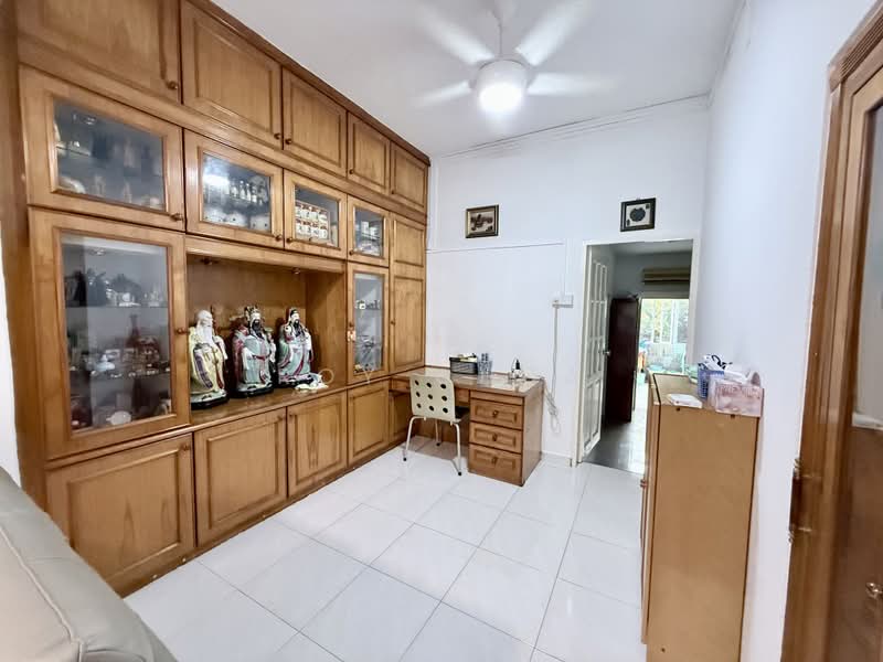 Thomson Garden Estate, Sin Ming Road, 3 Bedrooms, 1,450 sqft, Terraced House For Sale, by Roy Chua, 500186588 - Study - PropertyGuru.com.sg
