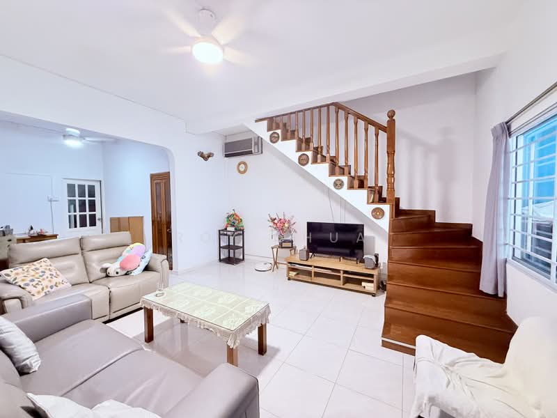 Thomson Garden Estate, Sin Ming Road, 3 Bedrooms, 1,450 sqft, Terraced House For Sale, by Roy Chua, 500186588 - Living Room - PropertyGuru.com.sg