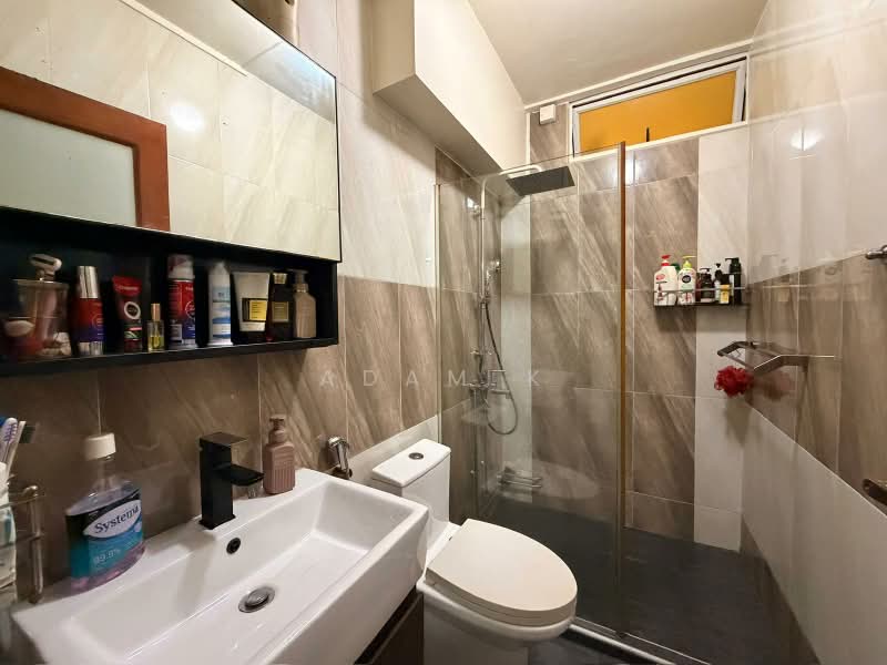 736 Woodlands Circle, 736 Woodlands Circle, 3 Bedrooms, 1,313 sqft, HDB Flat For Sale, by Adam K, 500186590 - Bathroom - PropertyGuru.com.sg