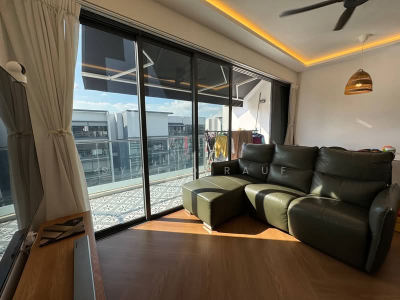 Hedges Park Condominium, 89 Flora Drive, 2 Bedrooms, 872 sqft, Condominium For Sale, by Syafiq Rauf, 500186620 - Living Room - PropertyGuru.com.sg