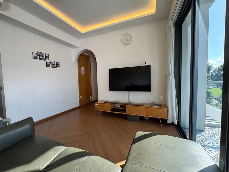 Hedges Park Condominium, 89 Flora Drive, 2 Bedrooms, 872 sqft, Condominium For Sale, by Syafiq Rauf, 500186620 - Living Room - PropertyGuru.com.sg