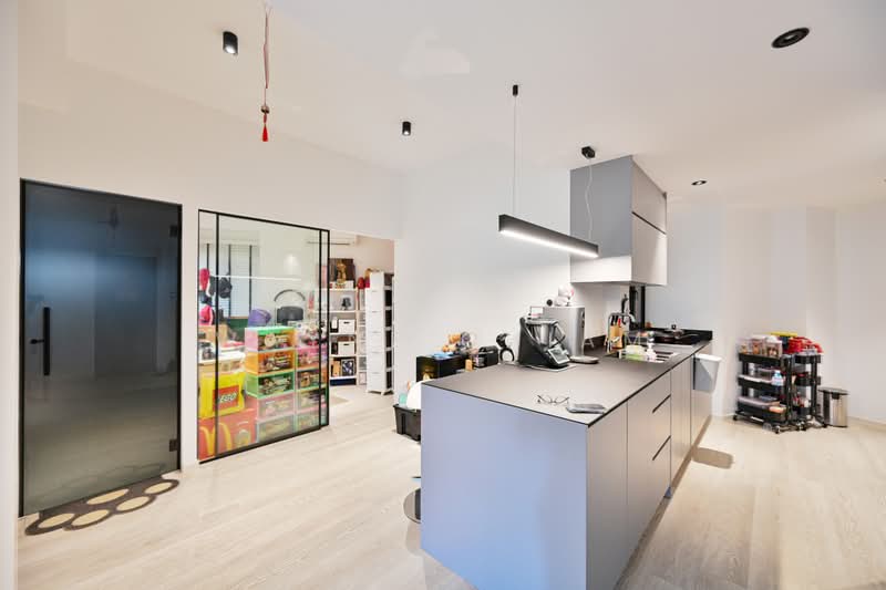 Bayshore Park, 66 Bayshore Road, 2 Bedrooms, 936 sqft, Condominium For Sale, by Wayne Chiam, 500186624 - Kitchen - PropertyGuru.com.sg