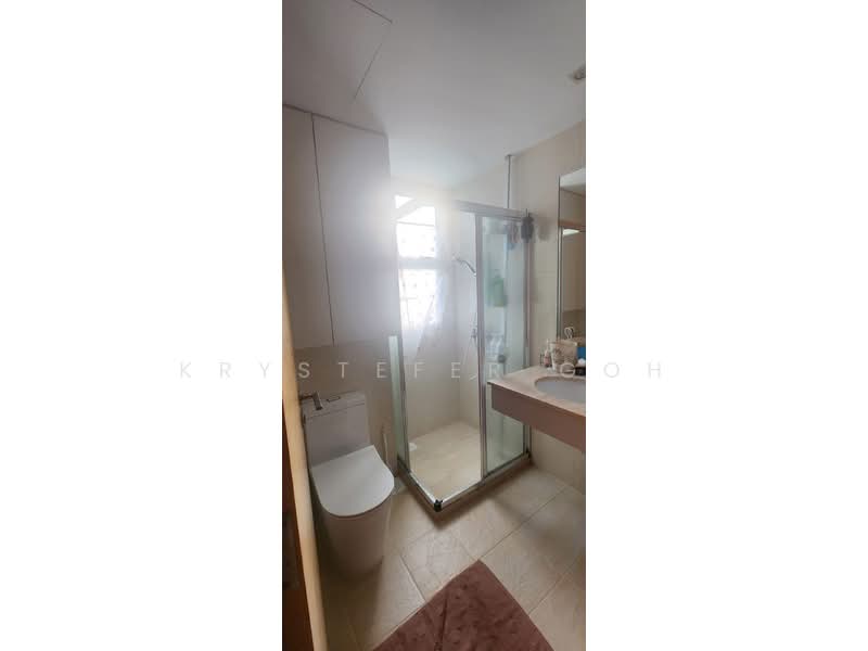 The Lakeshore, 33 Jurong West Street 41, Room Rental, 150 sqft, Condominium For Rent, by Krystefer Goh, 500186628 - Bathroom - PropertyGuru.com.sg