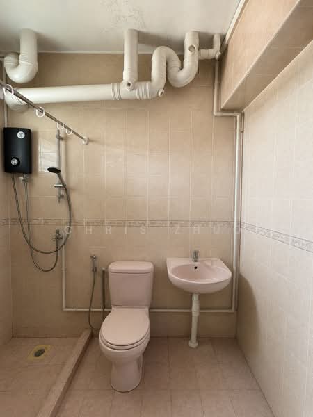425 Canberra Road, 425 Canberra Road, 3 Bedrooms, 969 sqft, HDB Flat For Sale, by Chris Zhuo, 500186631 - Bathroom - PropertyGuru.com.sg
