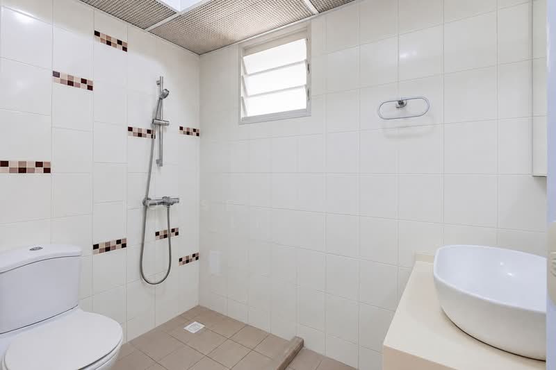 572A Woodlands Avenue 1, 572A Woodlands Avenue 1, 3 Bedrooms, 1,206 sqft, HDB Flat For Sale, by Gina Tow, 500186634 - Bathroom - PropertyGuru.com.sg