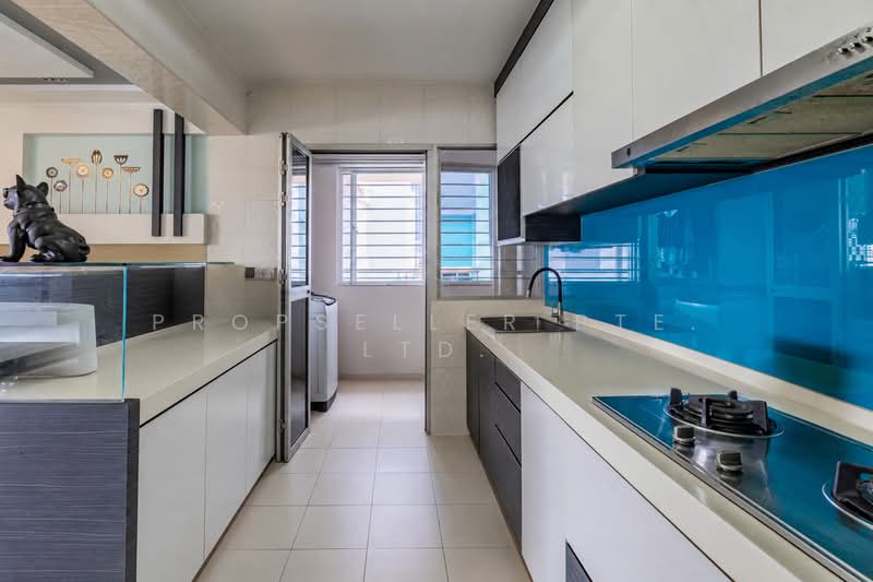 572A Woodlands Avenue 1, 572A Woodlands Avenue 1, 3 Bedrooms, 1,206 sqft, HDB Flat For Sale, by Gina Tow, 500186634 - Kitchen - PropertyGuru.com.sg
