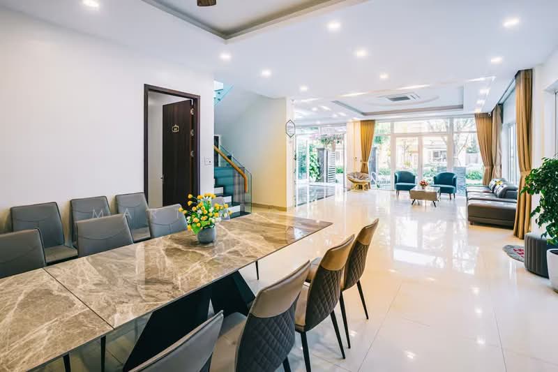 NEW LISTING 🔥 One Tree Hill Estate 🔥 ELEVATED Wide Corner Plot 🔥, One Tree Hill Estate, 9 Bedrooms, 4,600 sqft, Detached House For Sale, by Martin Goh 吴伟楠, 500186647 - Dining Room - PropertyGuru.com.sg