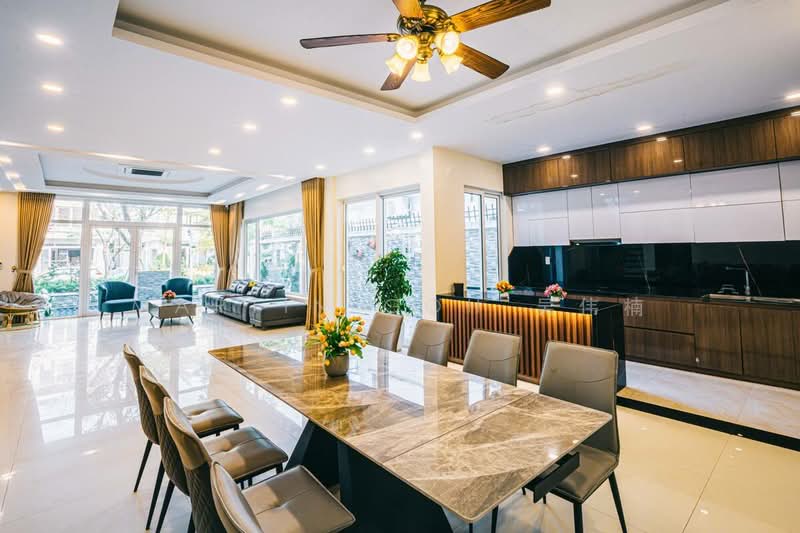 NEW LISTING 🔥 One Tree Hill Estate 🔥 ELEVATED Wide Corner Plot 🔥, One Tree Hill Estate, 9 Bedrooms, 4,600 sqft, Detached House For Sale, by Martin Goh 吴伟楠, 500186647 - Living Room - PropertyGuru.com.sg