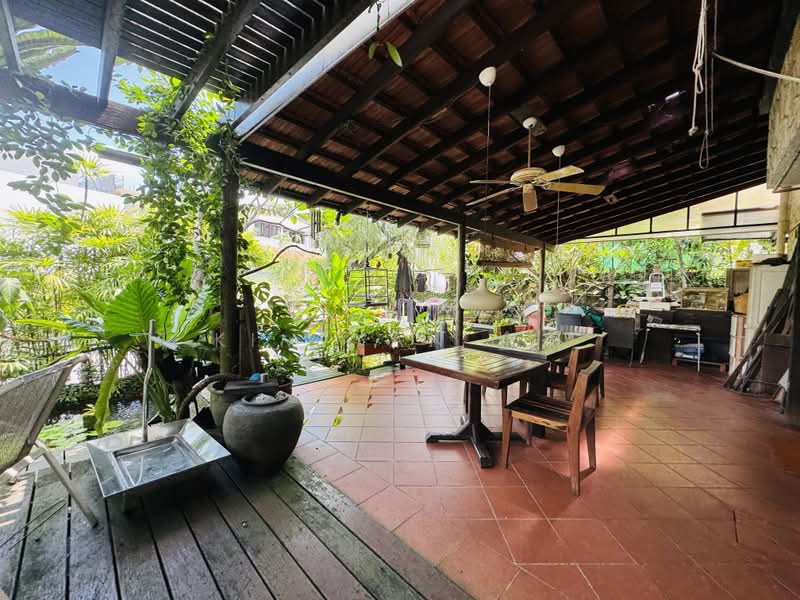 Classical Semi-D with Big land at elveatd ground, Walk to Bishan MRT/ Junction 8, call 8130 3636 to view, 5 Bedrooms, 4,000 sqft, Semi-Detached House For Sale, by Kim Yan 金燕, 500186661 - Garden - PropertyGuru.com.sg