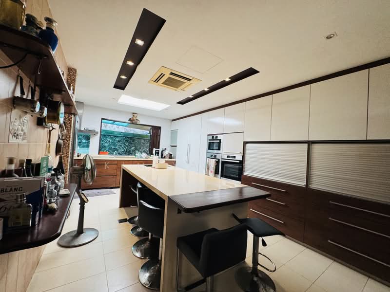 Classical Semi-D with Big land at elveatd ground, Walk to Bishan MRT/ Junction 8, call 8130 3636 to view, 5 Bedrooms, 4,000 sqft, Semi-Detached House For Sale, by Kim Yan 金燕, 500186661 - Kitchen - PropertyGuru.com.sg