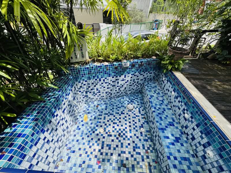 Classical Semi-D with Big land at elveatd ground, Walk to Bishan MRT/ Junction 8, call 8130 3636 to view, 5 Bedrooms, 4,000 sqft, Semi-Detached House For Sale, by Kim Yan 金燕, 500186661 - Pool - PropertyGuru.com.sg