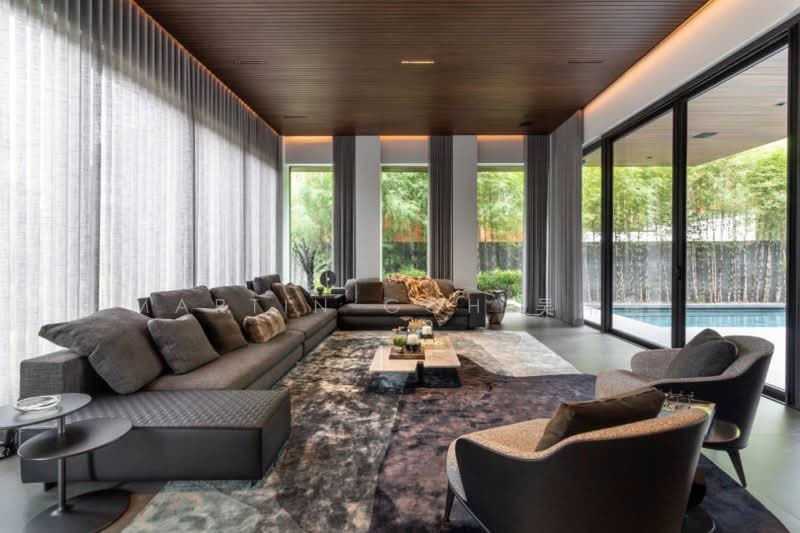 🌟 Hilltop ✧ Wide Frontage ✧ REBUILD POTENTIAL ✧ 1KM ACS/SCGS 🌟, , 3 Bedrooms, 8,000 sqft, Good Class Bungalow For Sale, by Martin Goh 吴伟楠, 500186668 - Living Room - PropertyGuru.com.sg