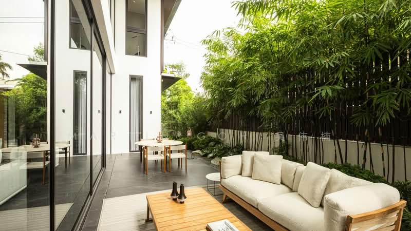 🌟 Hilltop ✧ Wide Frontage ✧ REBUILD POTENTIAL ✧ 1KM ACS/SCGS 🌟, , 3 Bedrooms, 8,000 sqft, Good Class Bungalow For Sale, by Martin Goh 吴伟楠, 500186668 - Exterior - PropertyGuru.com.sg