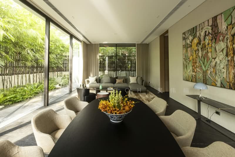 🌟 Hilltop ✧ Wide Frontage ✧ REBUILD POTENTIAL ✧ 1KM ACS/SCGS 🌟, , 3 Bedrooms, 8,000 sqft, Good Class Bungalow For Sale, by Martin Goh 吴伟楠, 500186668 - Living Room - PropertyGuru.com.sg