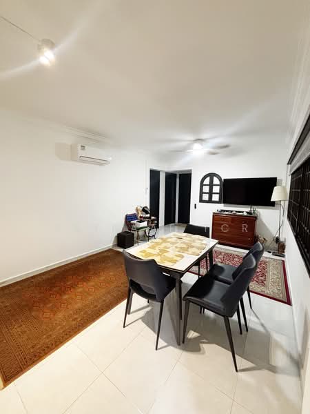 618 Senja Road, 618 Senja Road, 3 Bedrooms, 915 sqft, HDB Flat For Sale, by Asyraaf TCR, 500186685 - Dining Room - PropertyGuru.com.sg