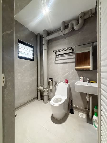618 Senja Road, 618 Senja Road, 3 Bedrooms, 915 sqft, HDB Flat For Sale, by Asyraaf TCR, 500186685 - Bathroom - PropertyGuru.com.sg