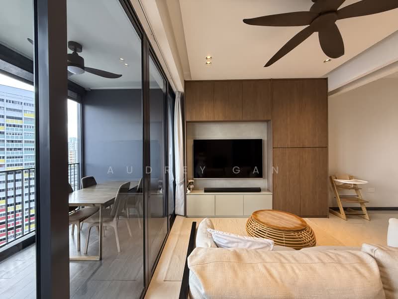 Gem Residences, , 3 Bedrooms, 947 sqft, Condominium For Sale, by Audrey Gan, 500186694 - Living Room - PropertyGuru.com.sg
