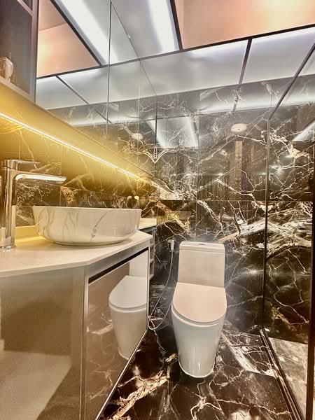 420A Northshore Drive, 420A Northshore Drive, 3 Bedrooms, 1,205 sqft, HDB Flat For Sale, by Victor Seah, 500186703 - Master Bathroom - PropertyGuru.com.sg