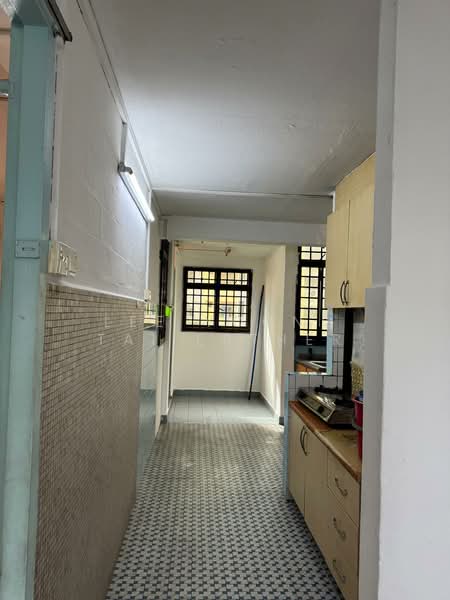 81 Commonwealth Close, 81 Commonwealth Close, 2 Bedrooms, 650 sqft, HDB Flat For Sale, by Lee Yoong Tai Esther, 500186714 - Corridor - PropertyGuru.com.sg
