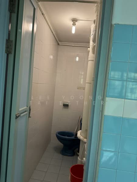 81 Commonwealth Close, 81 Commonwealth Close, 2 Bedrooms, 650 sqft, HDB Flat For Sale, by Lee Yoong Tai Esther, 500186714 - Bathroom - PropertyGuru.com.sg