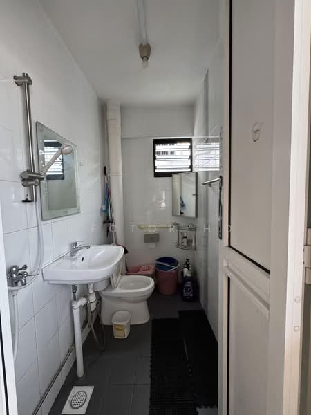804 Yishun Ring Road, 804 Yishun Ring Road, Room Rental, 135 sqft, HDB Flat For Rent, by Hector Ho, 500186733 - Bathroom - PropertyGuru.com.sg