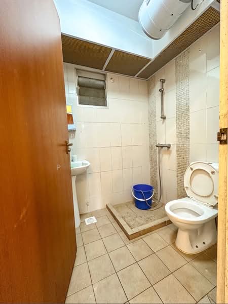 526A Costa Ris, 526A Pasir Ris Street 51, 3 Bedrooms, 1,001 sqft, HDB Flat For Sale, by Paige Lee, 500186738 - Common toilet - PropertyGuru.com.sg