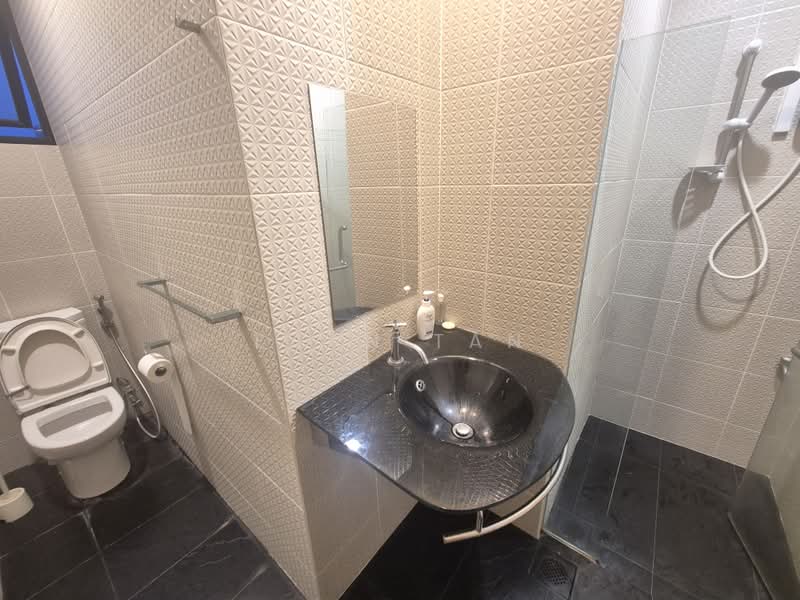 Orchard Court, 19 Oxley Road, Room Rental, 200 sqft, Apartment For Rent, by Evan Tan, 500186748 - Bathroom - PropertyGuru.com.sg