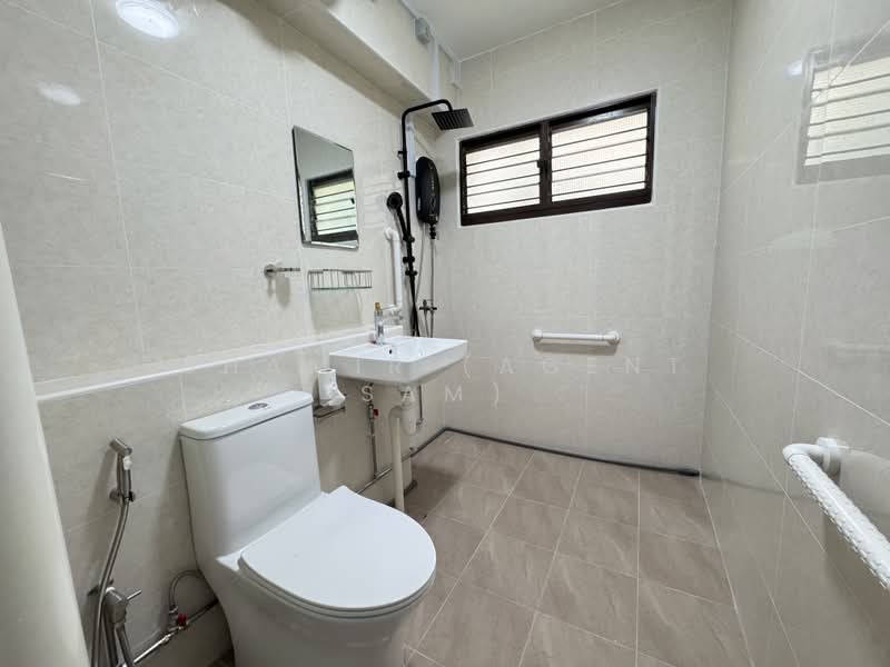 851 Woodlands Street 83, 851 Woodlands Street 83, 3 Bedrooms, 1,335 sqft, HDB Flat For Rent, by Shamir (Agent SAM), 500186765 - Bathroom - PropertyGuru.com.sg