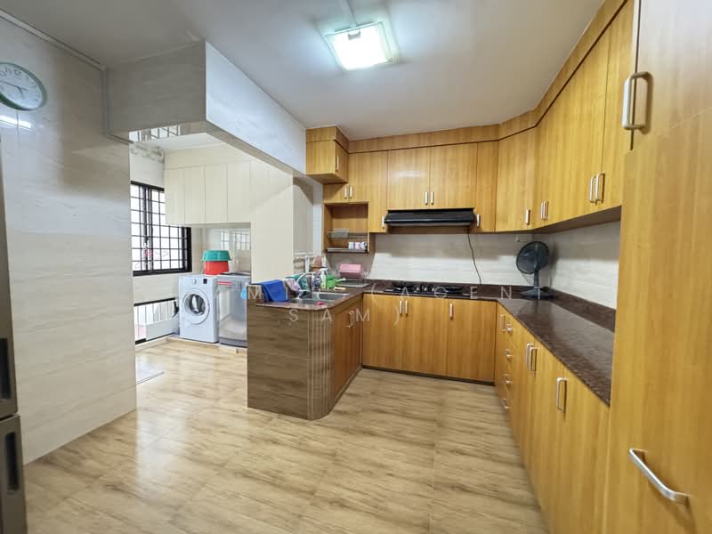 851 Woodlands Street 83, 851 Woodlands Street 83, 3 Bedrooms, 1,335 sqft, HDB Flat For Rent, by Shamir (Agent SAM), 500186765 - Kitchen - PropertyGuru.com.sg