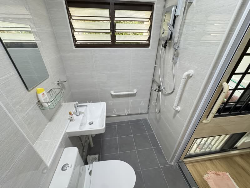 851 Woodlands Street 83, 851 Woodlands Street 83, 3 Bedrooms, 1,335 sqft, HDB Flat For Rent, by Shamir (Agent SAM), 500186765 - Bathroom - PropertyGuru.com.sg
