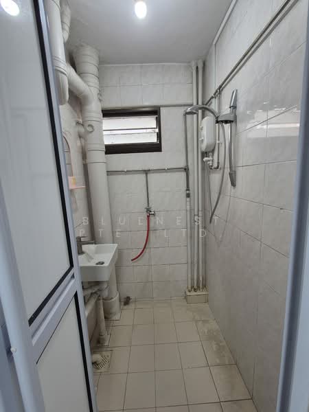 16 Upper Boon Keng Road, 16 Upper Boon Keng Road, 2 Bedrooms, 699 sqft, HDB Flat For Rent, by KENNETH CHUA, 500186784 - Bathroom - PropertyGuru.com.sg