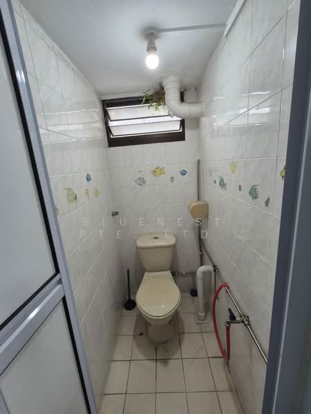 16 Upper Boon Keng Road, 16 Upper Boon Keng Road, 2 Bedrooms, 699 sqft, HDB Flat For Rent, by KENNETH CHUA, 500186784 - Bathroom - PropertyGuru.com.sg