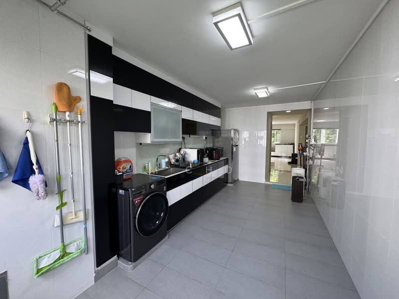 712 Bedok Reservoir Road, 712 Bedok Reservoir Road, 2 Bedrooms, 883 sqft, HDB Flat For Sale, by Don Sim Chor Boon, 500186826 - Kitchen - PropertyGuru.com.sg