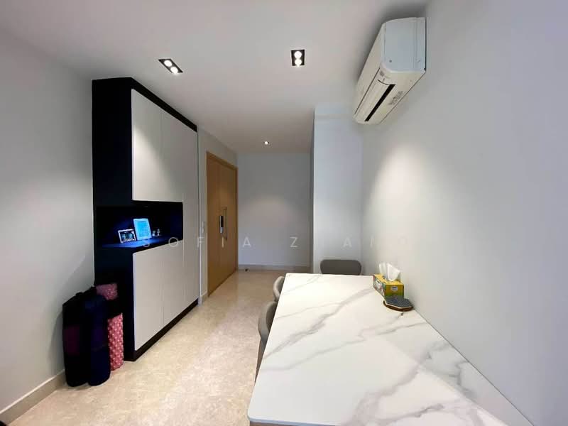 Eight Riversuites, 2 Whampoa East, 3 Bedrooms, 980 sqft, Condominium For Sale, by Sofia Zhang, 500186834 - Corridor - PropertyGuru.com.sg
