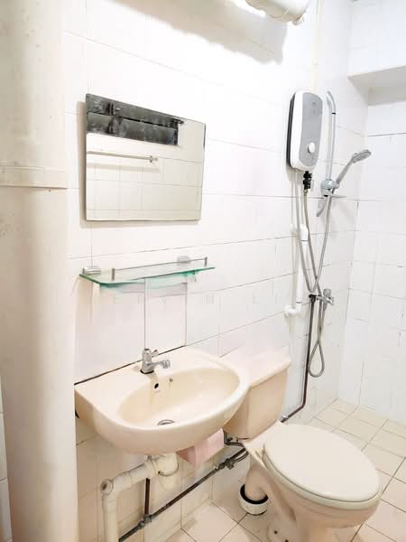 758 Woodlands Avenue 6, 758 Woodlands Avenue 6, 3 Bedrooms, 1,109 sqft, HDB Flat For Sale, by Kelvin Lim, 500186848 - Bathroom - PropertyGuru.com.sg