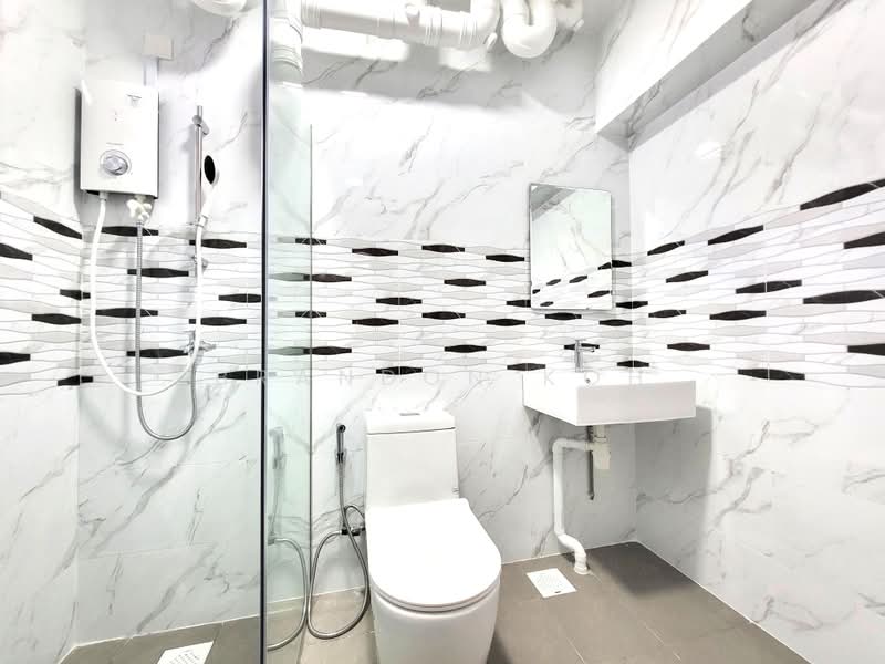 307C Anchorvale Road, , 3 Bedrooms, 1,200 sqft, HDB Flat For Rent, by Brandon Koh, 500186857 - Bathroom - PropertyGuru.com.sg