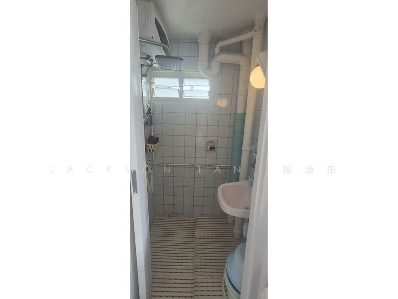 148 Silat Avenue, 148 Silat Avenue, Room Rental, 161 sqft, HDB Flat For Rent, by Jackson Tan 陈涣乐, 500186858 - Bathroom - PropertyGuru.com.sg